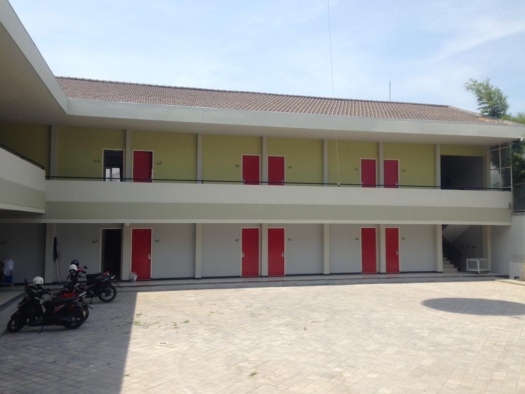 Rumah Cassa Guest House Surabaja Zewnętrze zdjęcie
