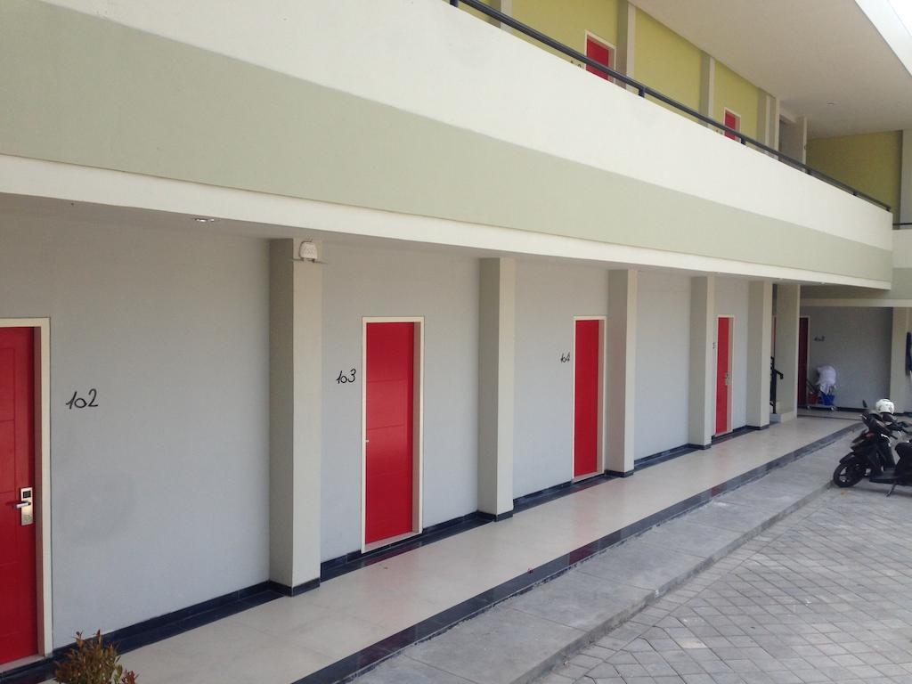 Rumah Cassa Guest House Surabaja Zewnętrze zdjęcie
