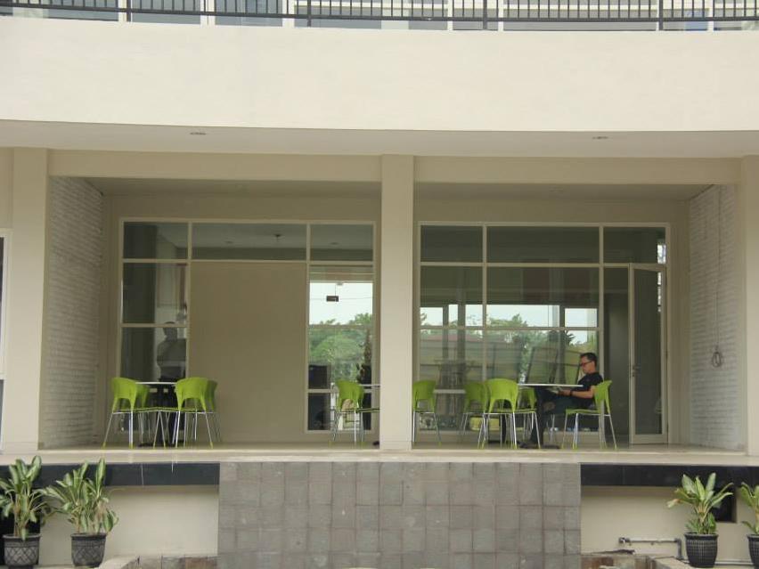Rumah Cassa Guest House Surabaja Zewnętrze zdjęcie