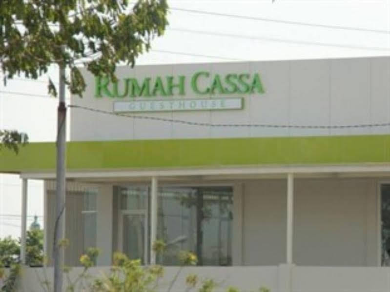 Rumah Cassa Guest House Surabaja Zewnętrze zdjęcie